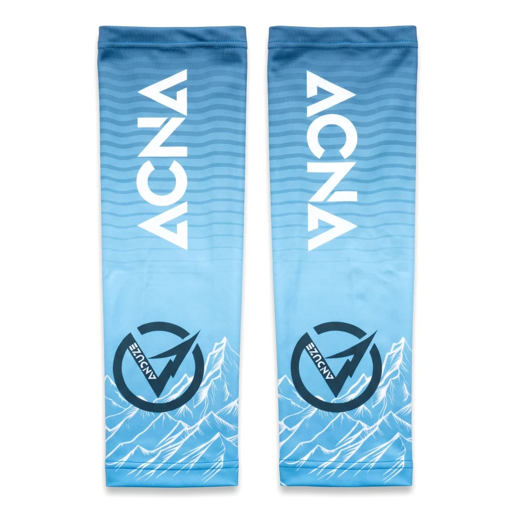 Paire de manchettes ACNA bleues, logo vertical et motif de montagnes